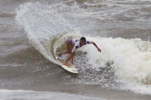 Surfer: Alessa Quizon 